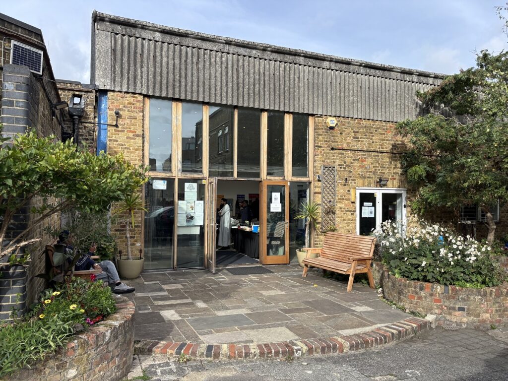 High Barnet Islamic Centre,, which opened last year, welcomed group of refugees and asylum seekers for an afternoon of refreshments and hospitality. 