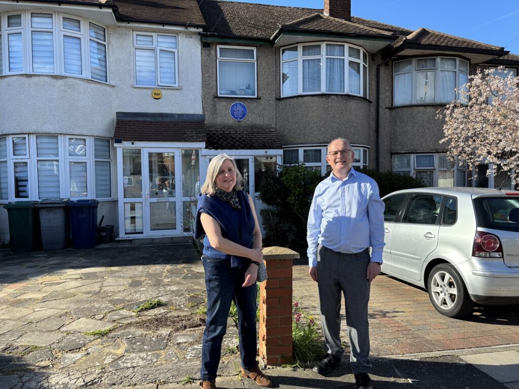 Mission accomplished for history lover who visits English Heritage blue plaque in East Barnet to eminent philosopher Sir Karl Popper